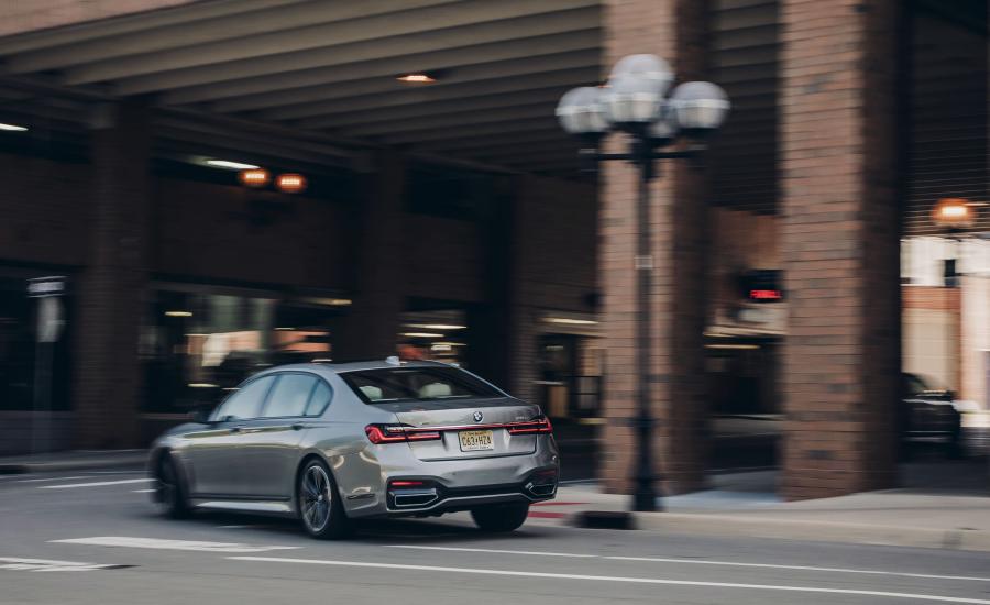  BMW 745e xDrive M Sport (G11) 2019 года  (NA) (фото 27 из 32)